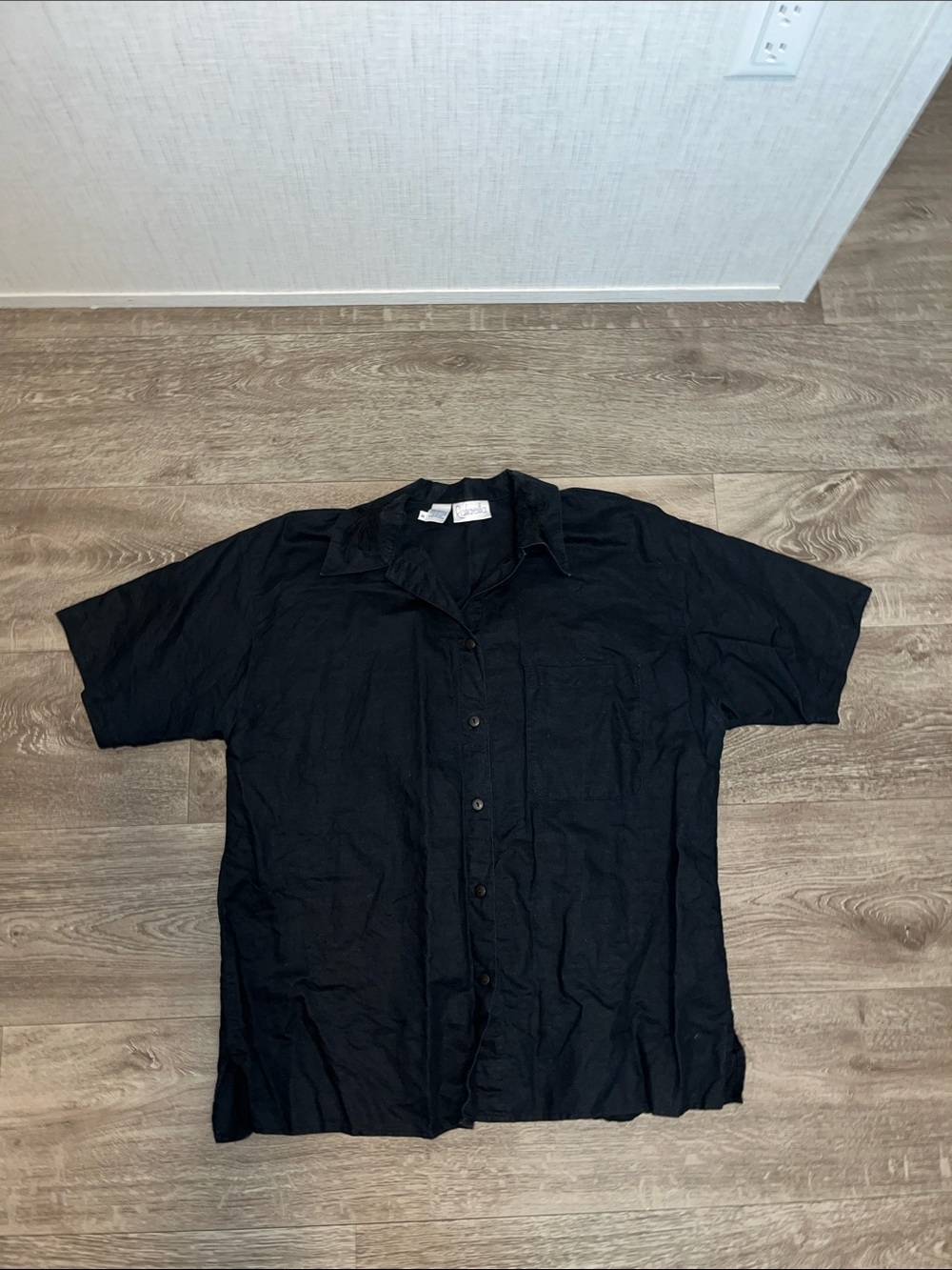 Women’s Black Short-Sleeve Button-Up Shirt